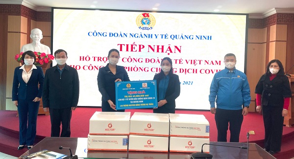 Nhân viên y tế nhiễm COVID-19 được hỗ trợ tài chính